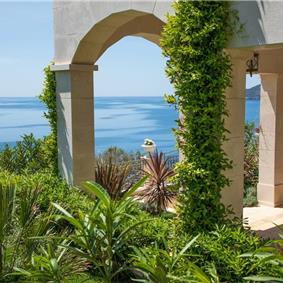 11 bedroom seafront villa with infinity pool near Budvar, sleeps 22